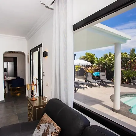 Gorgeous Newly Renovated 4-bedroom Villa!